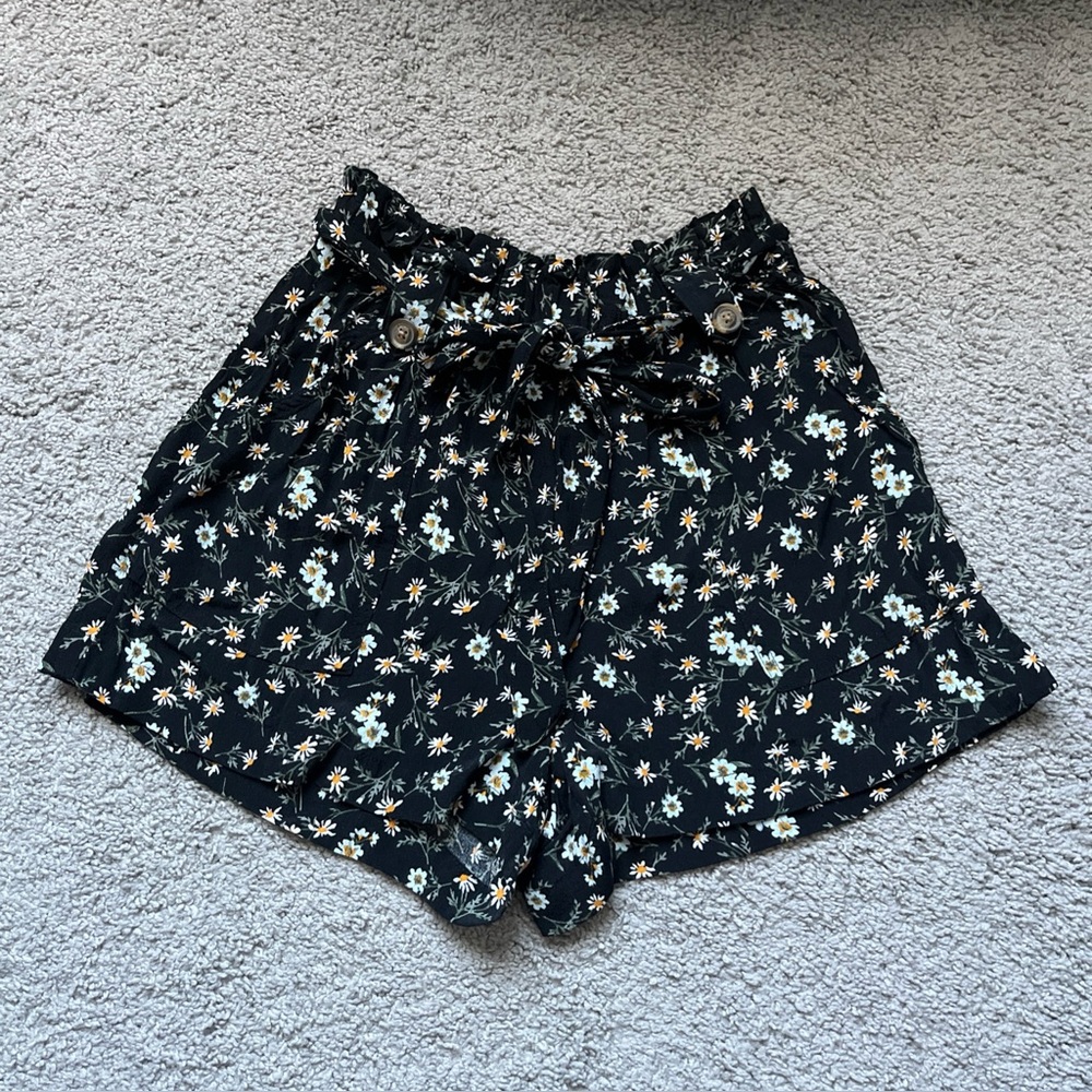 American Eagle Black Floral Print Tie Waist Shorts W/Pockets Size S